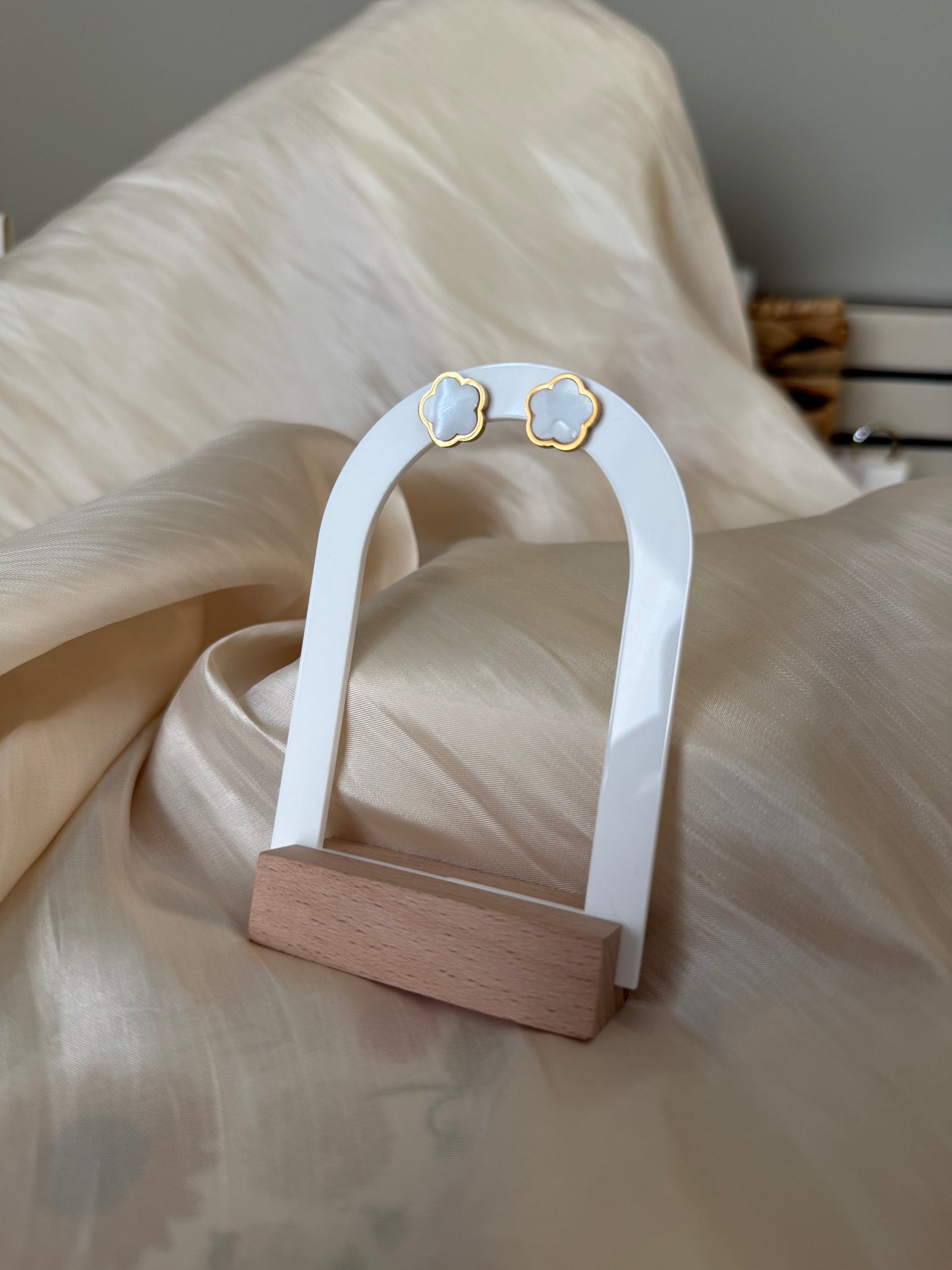 Weiße Kleeblatt Ohrstecker