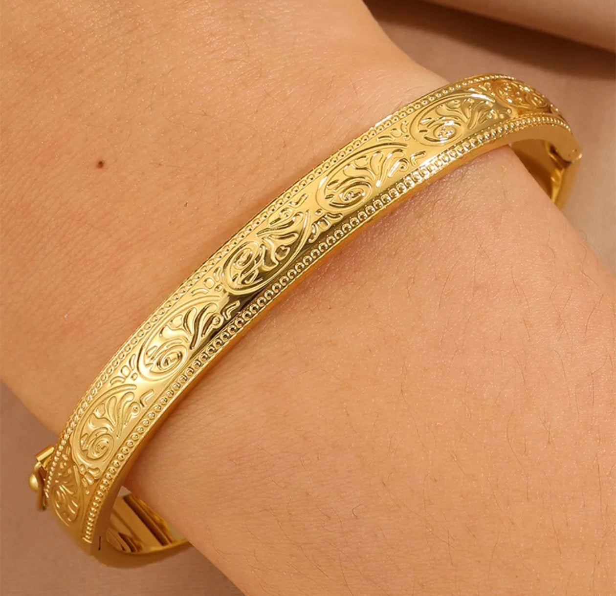 Heritage Gold Bangle