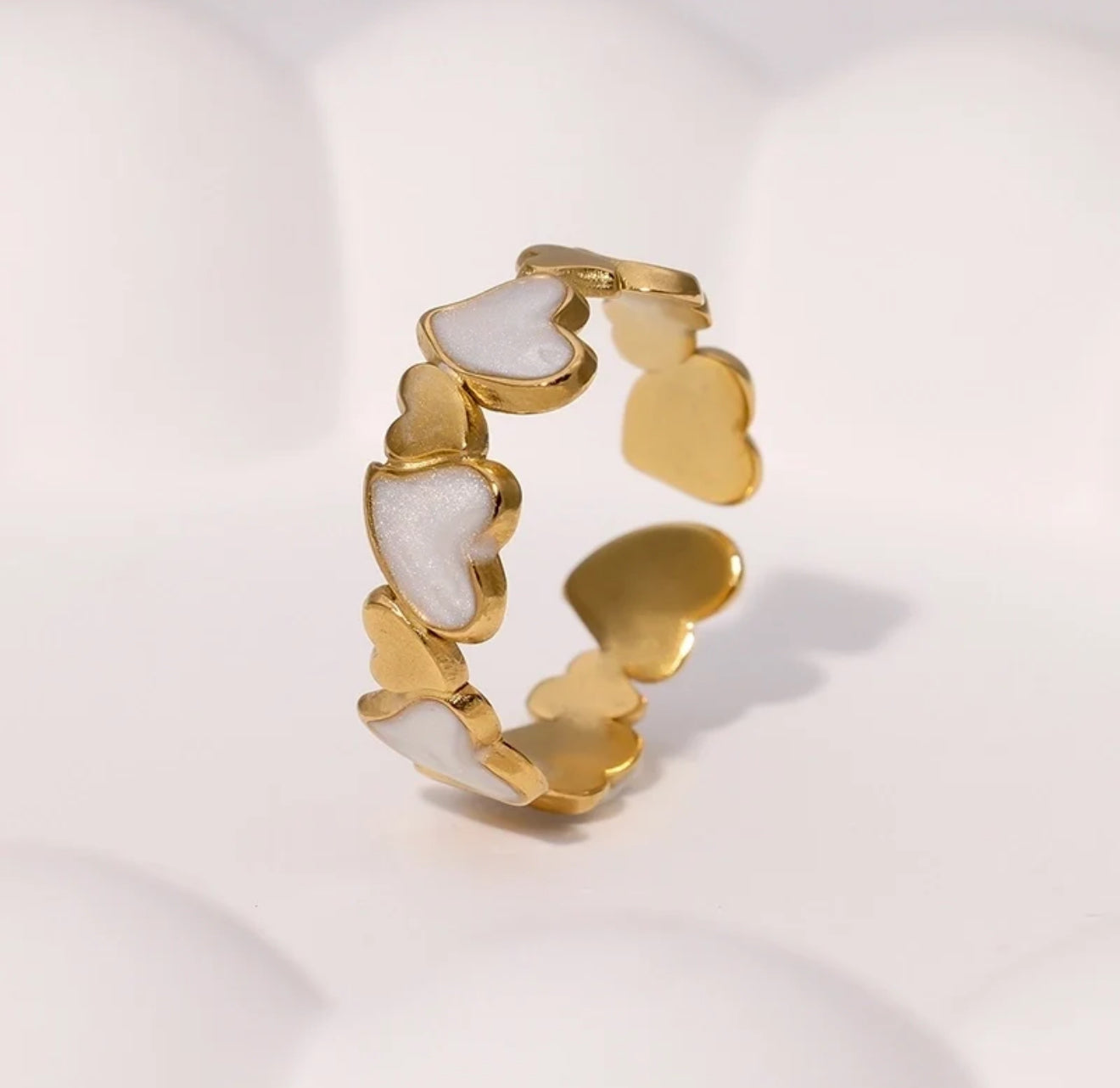 Amoura Ring