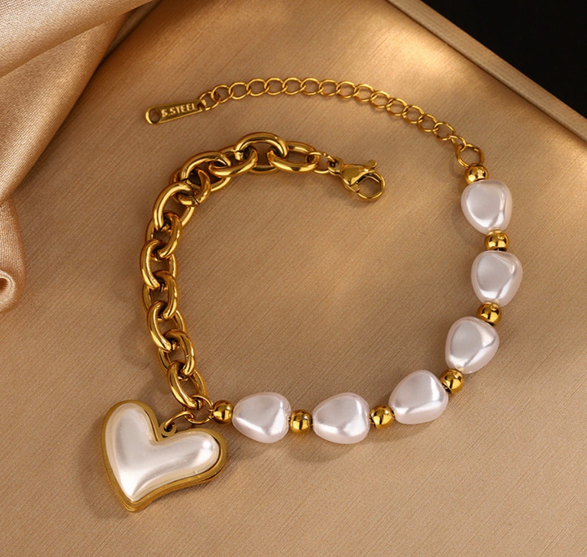 French Retro Pearl Bracelet