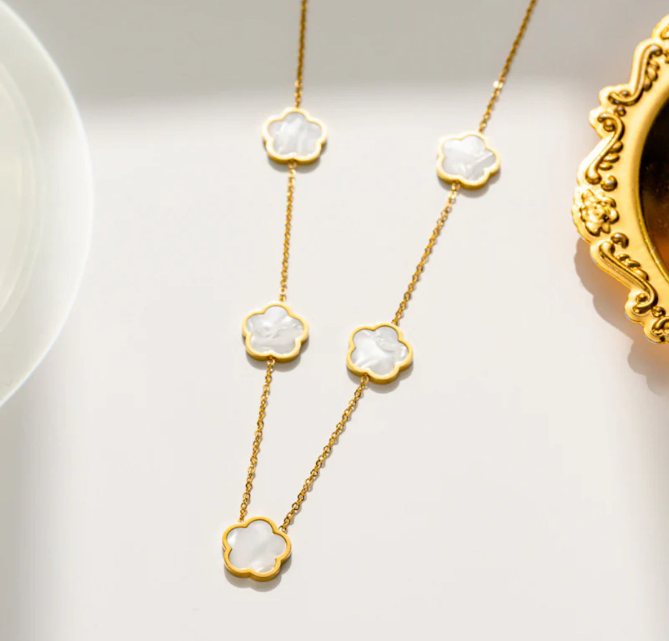 Bloom flower necklace