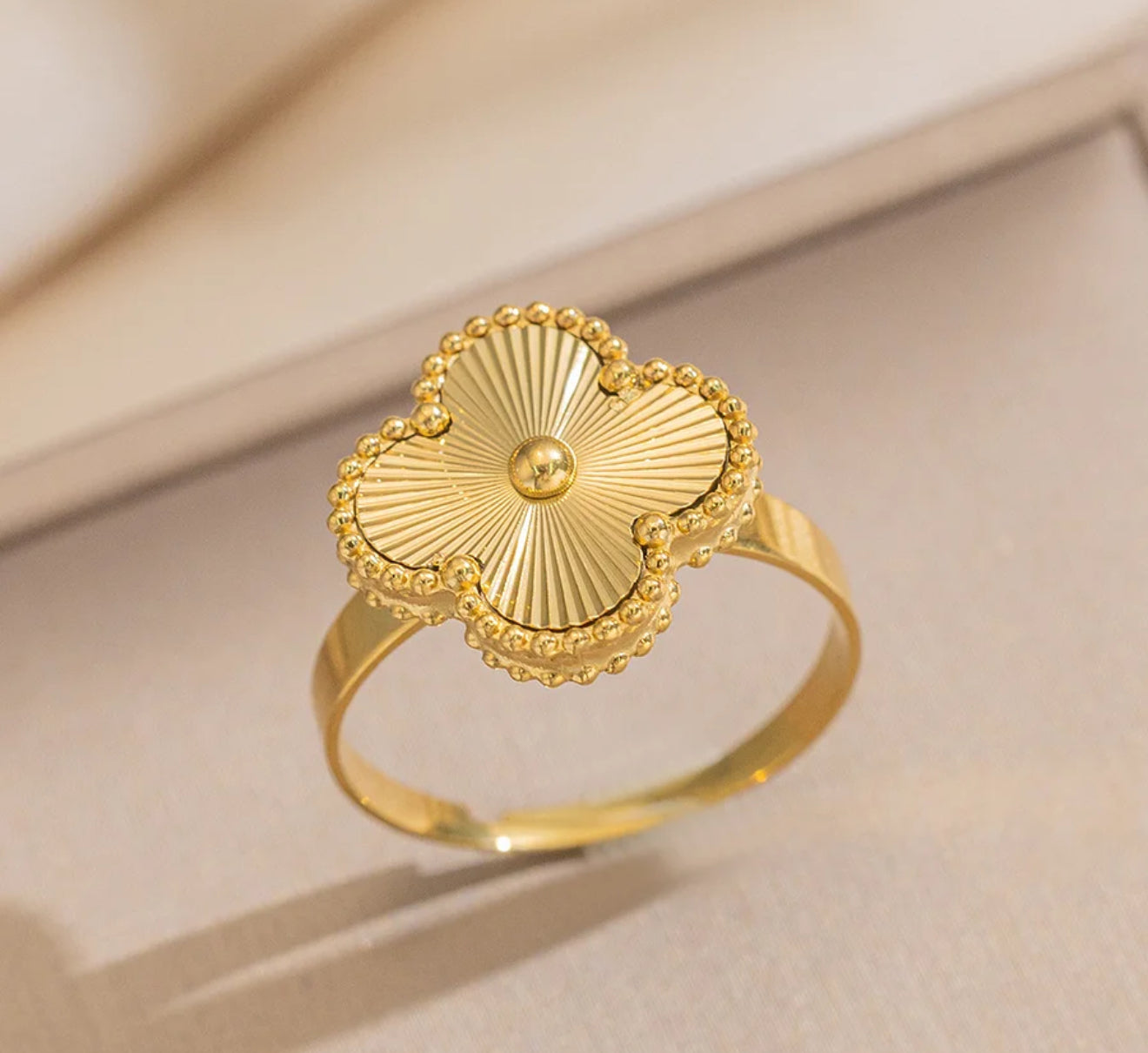 Gold clover ring