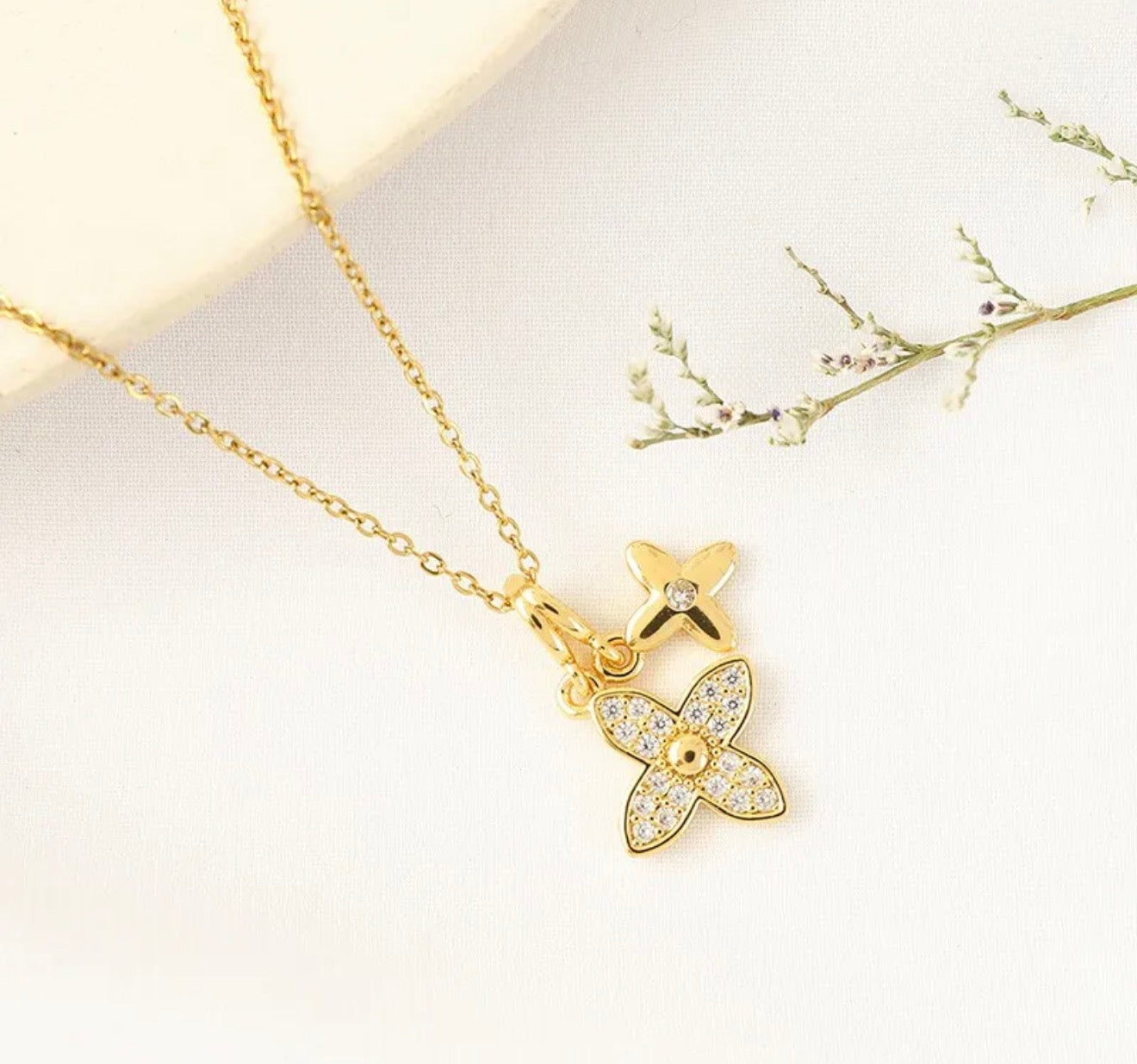 Zircon Clover Necklace