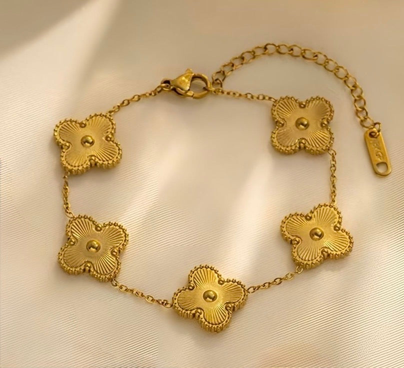 Four leaf clover gold bracelet