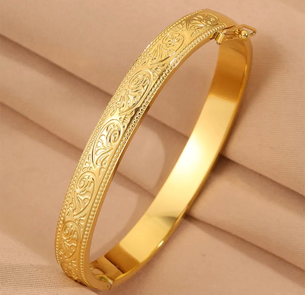 Heritage Gold Bangle