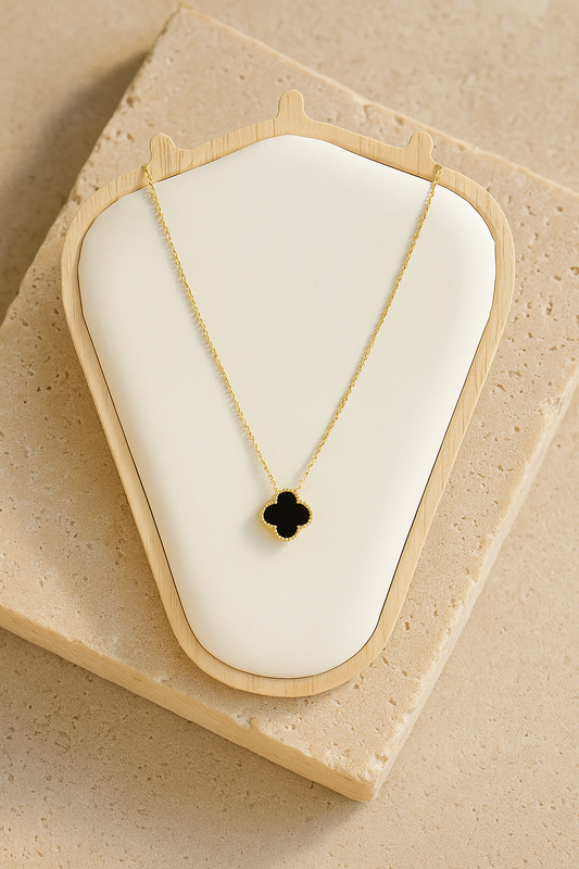 Back clover necklace
