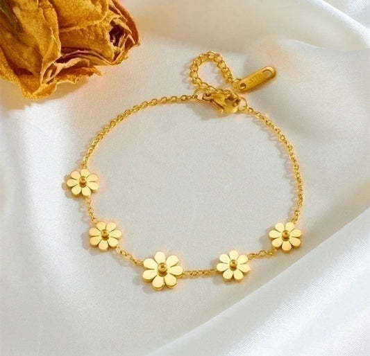 Gold daisy bracelet