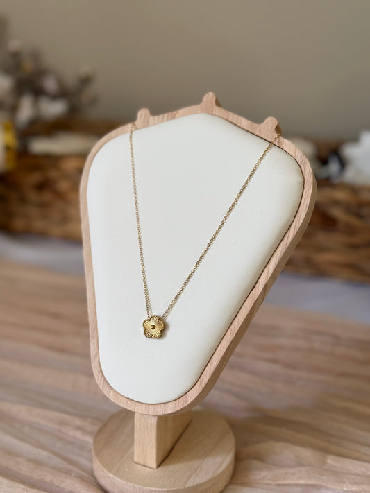 Gold clover necklace