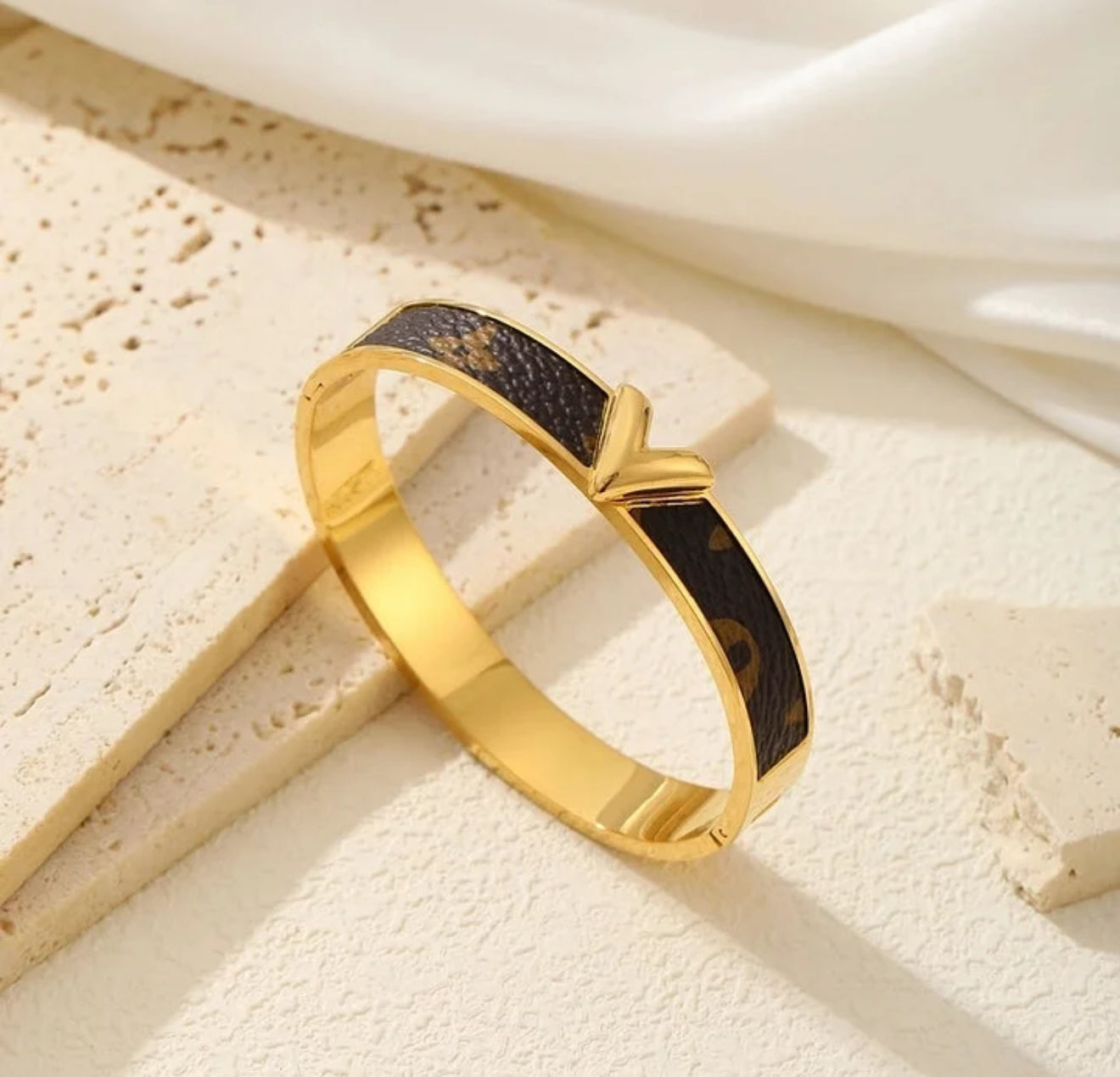 V Bangle