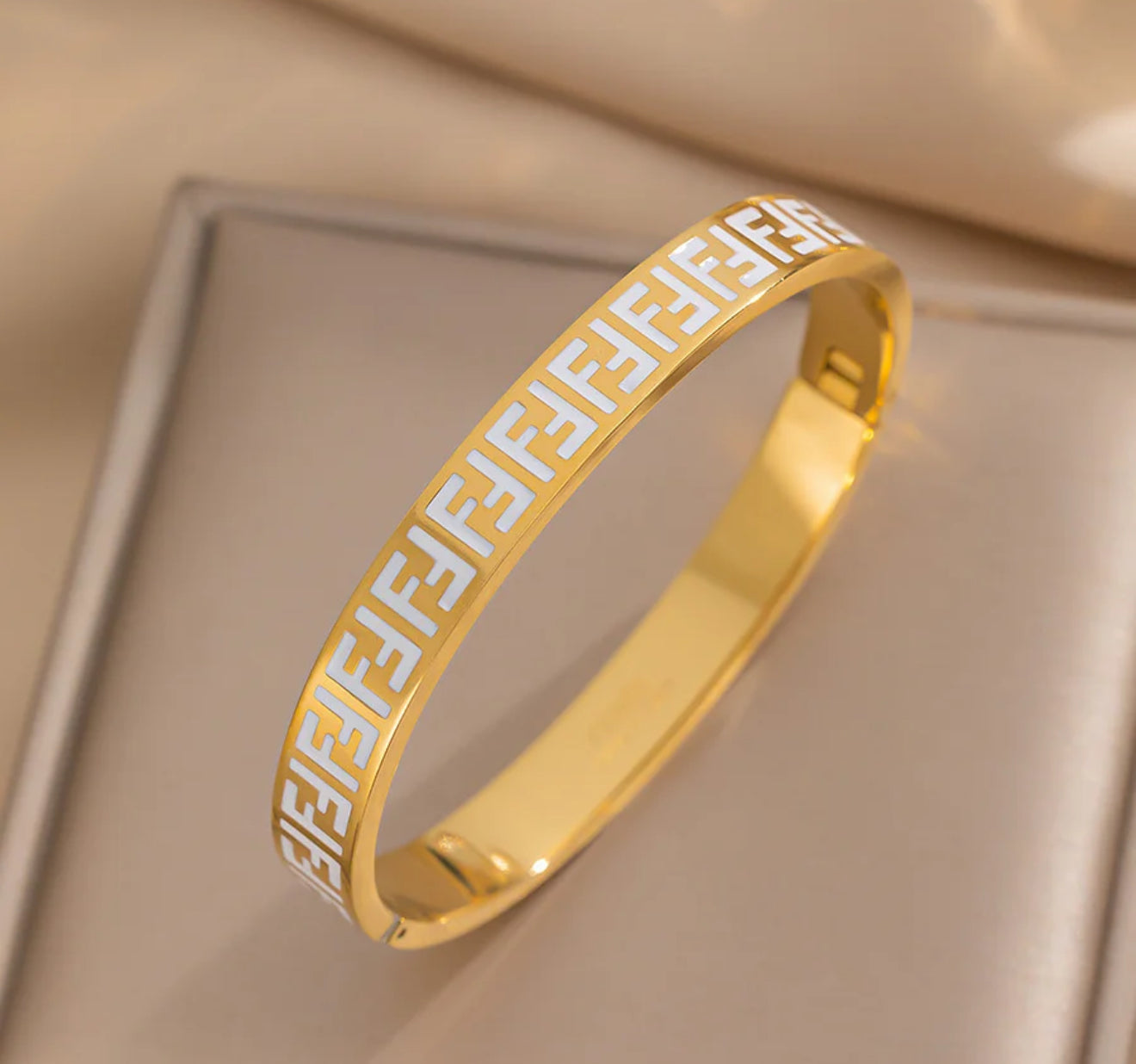 Velora Bangle