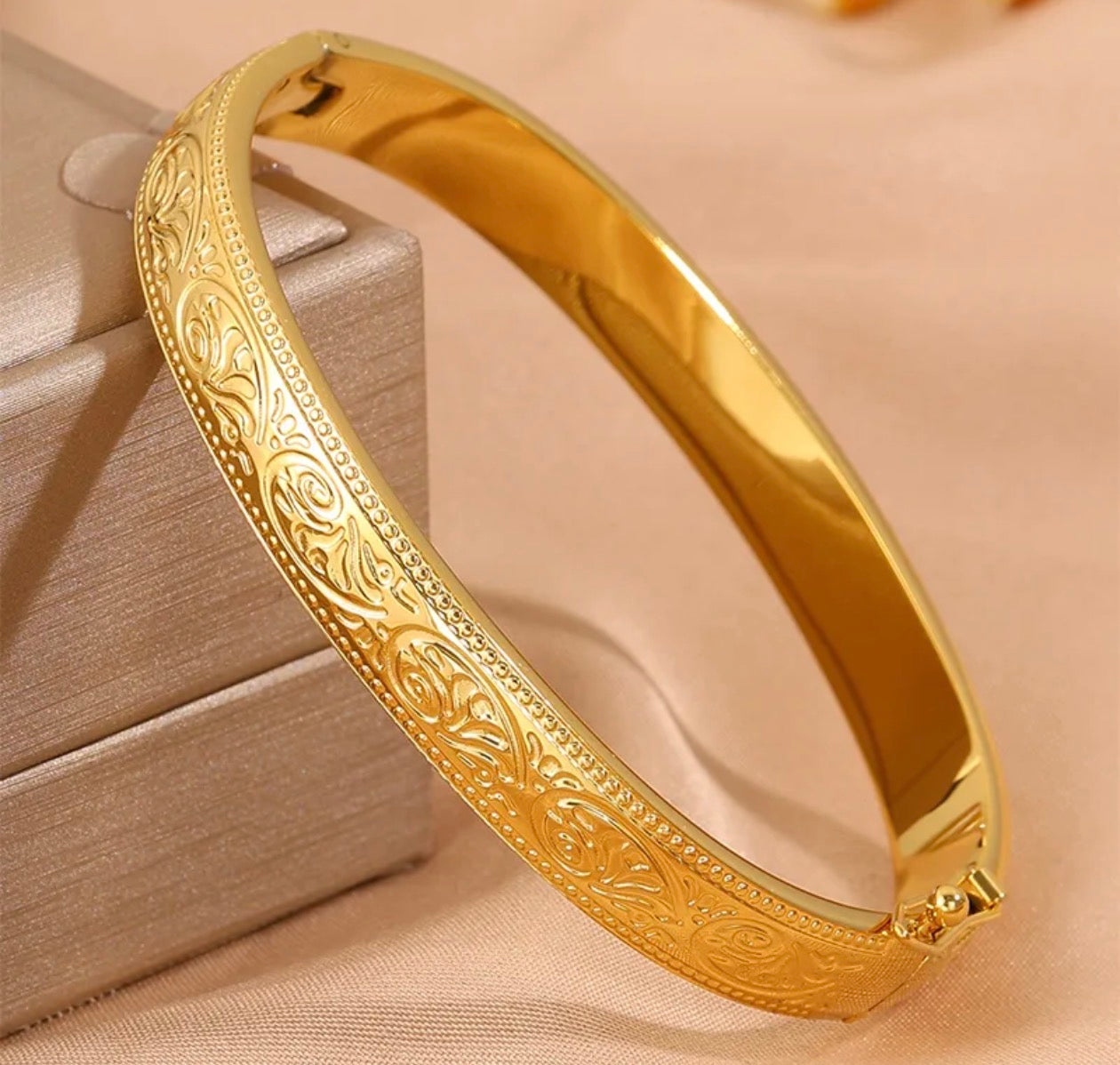 Heritage Gold Bangle