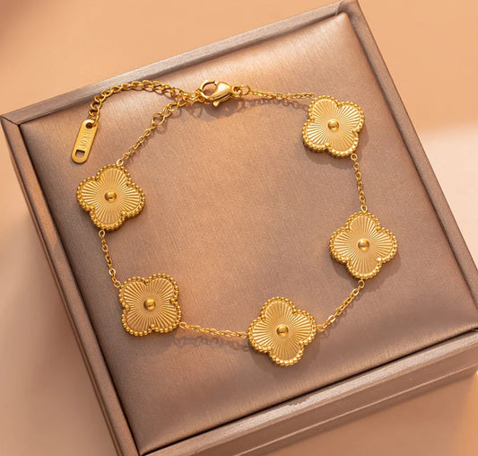 Four leaf clover gold bracelet