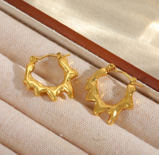 Wavy ear hoops