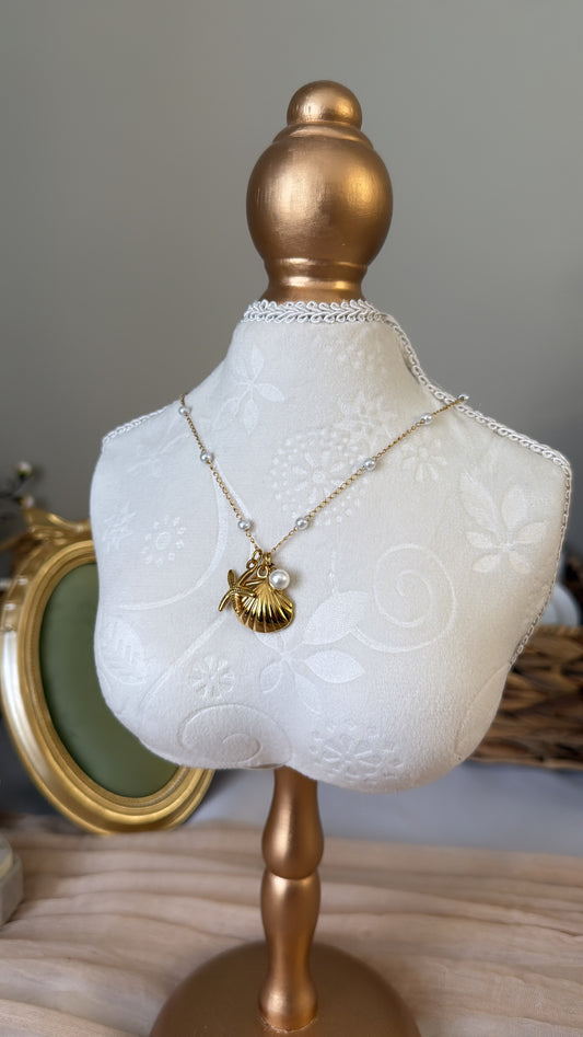 Marine shell necklace